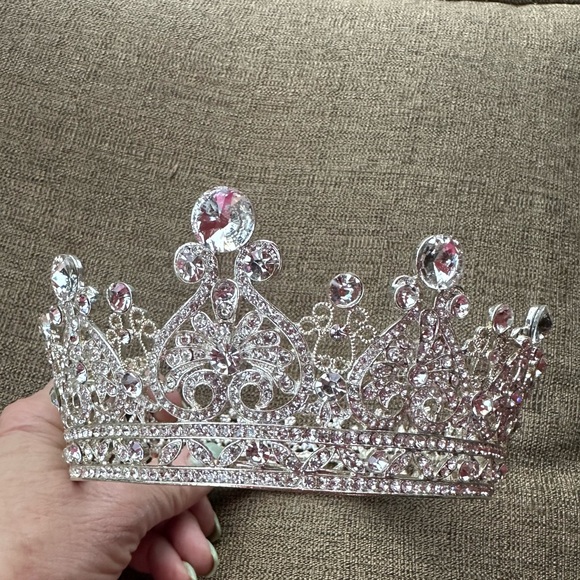 Elegant Silver Rhinestone Crown main image 6